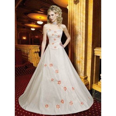 Svatební šaty zdobené výšivkou, s odpínací vlečkou