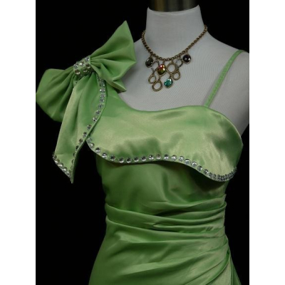 Zelené koktejlové šaty
