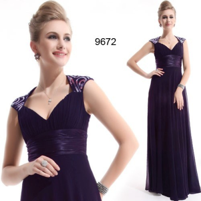 Fialové šaty s vlečkou