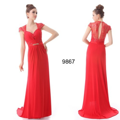 Červené slavnostní šaty s vlečkou