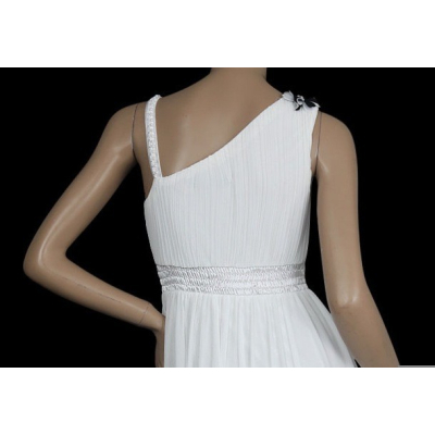 Bílé koktejlové šaty